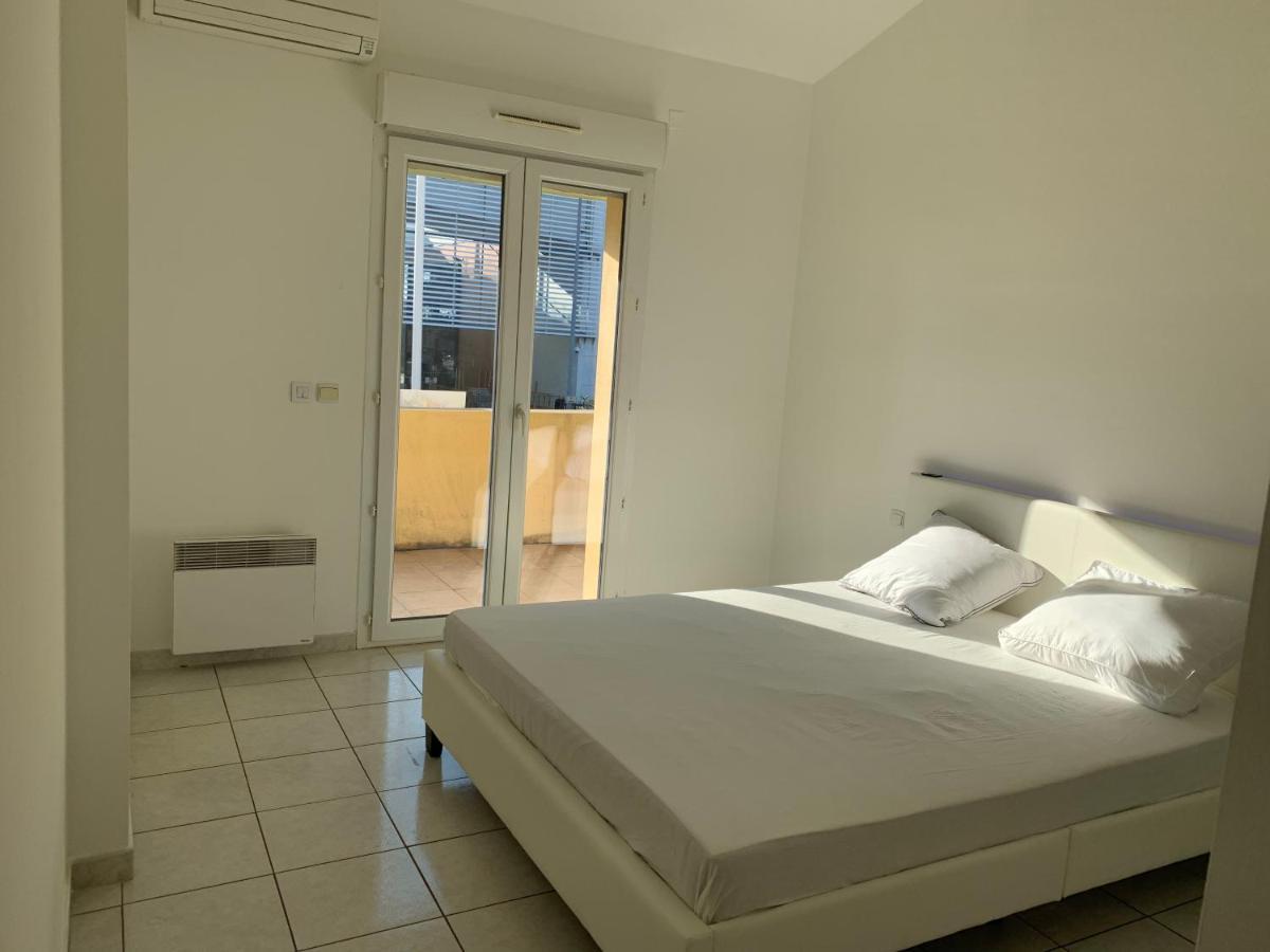 Holiday home Maison Entiere Avec Terrasse Barbecue Et Jardin Nimes